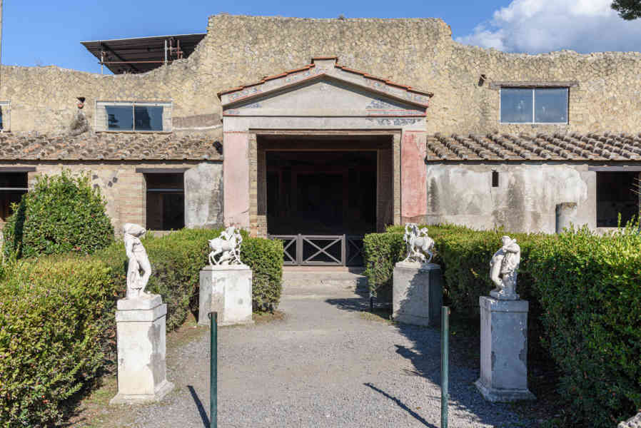 198 - Italia - Herculano - parque arqueológico de Herculano - Casa de los Ciervos.jpg
